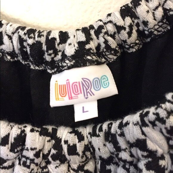 LuLaRoe Cici Dress Large Bodycon Ruffle Flounce Bohemian Artsy Black White - Picture 4 of 4